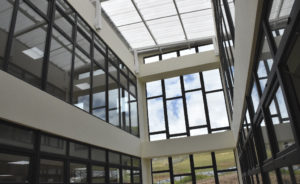 Tejas plásticas para techos: Escuela Policía (Tunja)