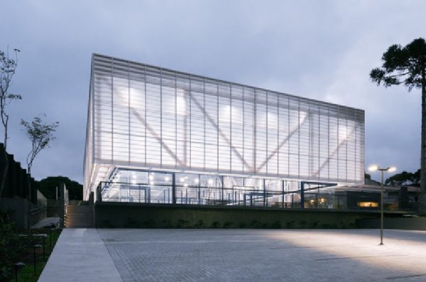 LUXZO FACHADA HORIZONTAL